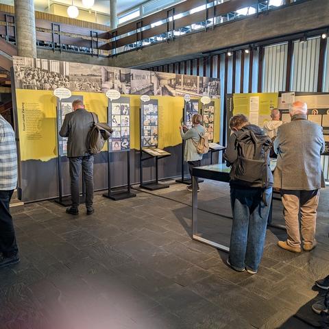 Die Ausstellung „Freude und Erholung – Kinderverschickung in Baden-Württemberg 1949 – 1980“ gibt einen Überblick über den aktuellen Wissensstand zur Kinderverschickung. Gezeigt werden dort außerdem Comics von Birgit Weyhe. Die Künstlerin stellt in ihren Bildern exemplarisch Szenen dar, die von vielen ehemaligen Verschickungskindern in ähnlicher Form geschildert wurden.