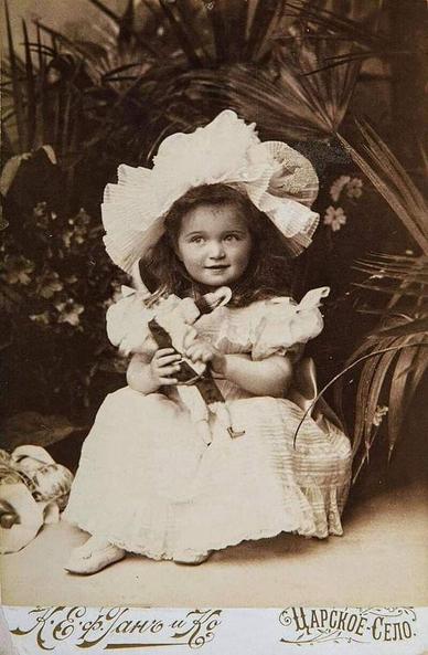 🌷 Grand Duchess Olga Nikolaevna of Russia, in 1897.