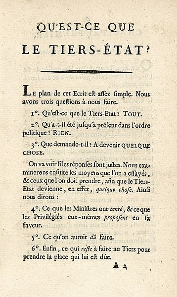 Qu'est-ce que le Tiers-État ?
⸺⸺⸺
Le plan de cet écrit est assez simple. Nous avons trois questions à nous faire.
1°. Qu'est-ce que le tiers-état ? Tout.
2°. Qu'a-t-il été jusqu'à présent dans l'ordre politique ? Rien.
3°. Que demande-t-il ? A devenir quelque chose.

On va voir…