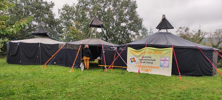 Unser Aufenthalts und Küchenjurte.