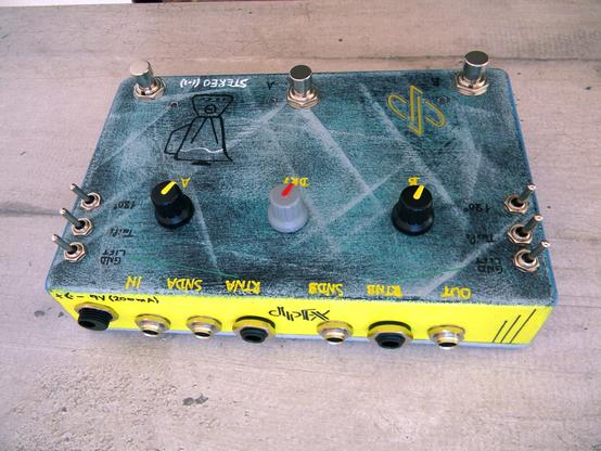 Stereo blender pedal with 2 loops