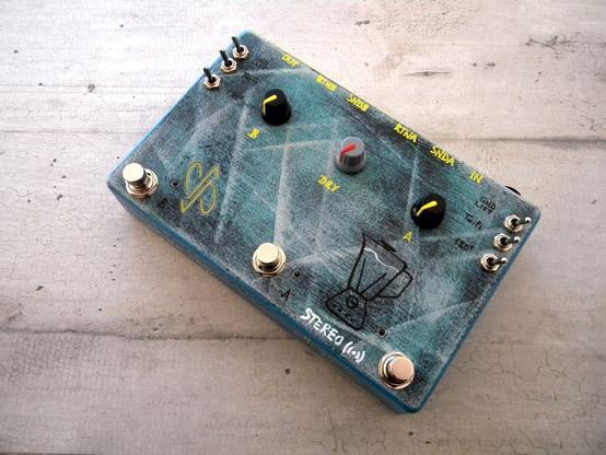 Stereo blender pedal with 2 loops