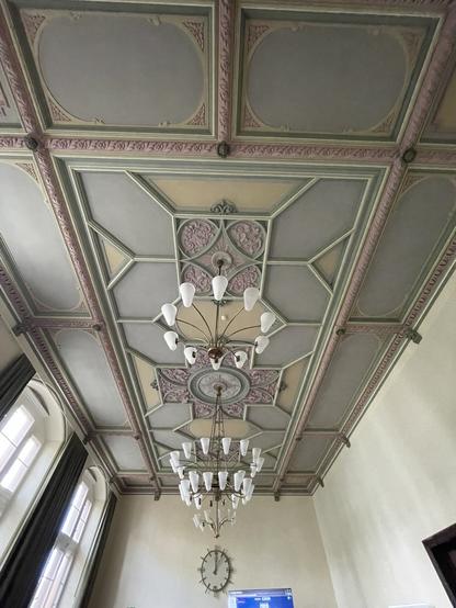 Blick zur Decke des Schwurgerichtssaal