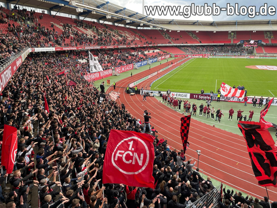 Glubb-Fans nach dem FCN-Sieg über Münster