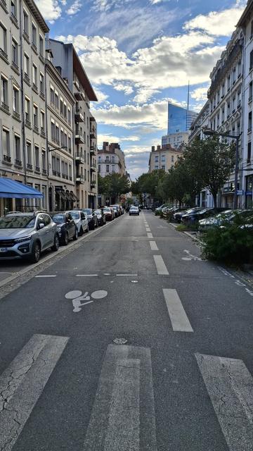 rue Juliette Récamier Lyon 6e, doté depuis quelques temps d'un double sens cyclable
