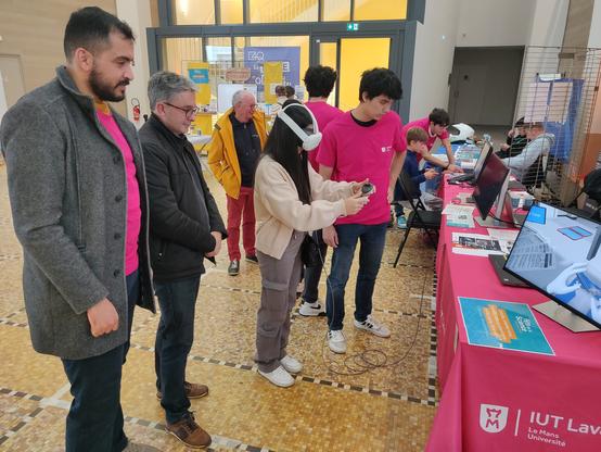 Stand fête de la science iut de Laval lium