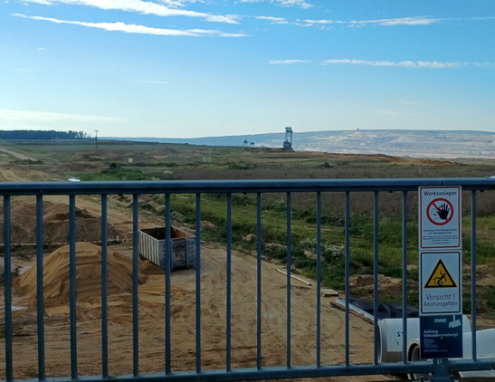 Blick auf den Manheimer Erbwald und den RWE-Tagebau Hambach