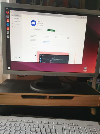 Bild von PC Bildschirm mit Linux store