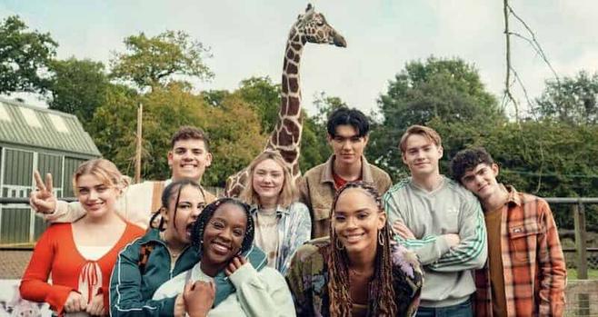 Joe Locke, Yasmin Finney, Kizzy Edgell, William Gao, Tobie Donovan, Rhea Norwood, Corinna Brown, and Kit Connor in Heartstopper