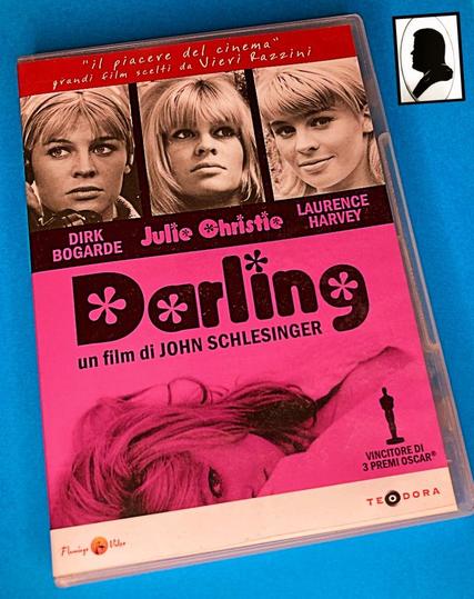 La foto ritrae la copertina del dvd del film con vari primi piani di Julie Christie in bianco e nero su sfondo rosa.