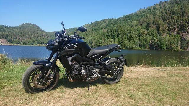 MT-09 In front of a lake