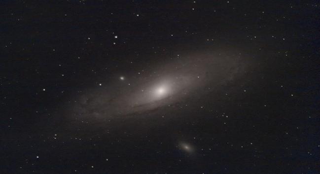 Lightly processed in Siril picture of Andromeda galaxy with muted star field from original 250 stacked 15 second exposures
