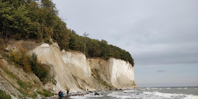 Blick auf die Kreidefelsen bei Sassnitz auf Rügen