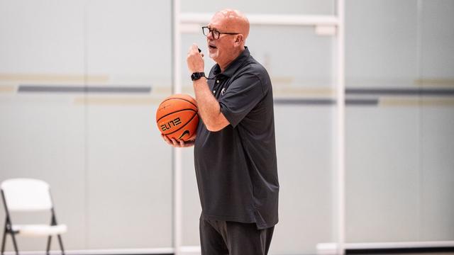 Head coach Steve Forbes