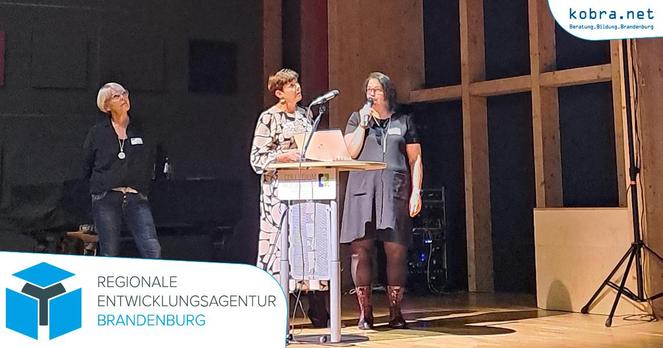 Die Delegation aus Lappland präsentiert ihren Vortrag auf dem Bildungsforum in Frankfurt Oder.