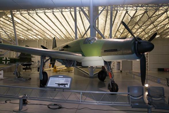 Dornier Do-335 #photography #airandspace #aircraft #airplanes #avgeek #aviationphotography #dornierdo335 #fighter #german #planes #smithsonian #ww2 #attack #fast #highlight #maneuverable #pusherpropeller #stevenfudvarhazycenter (Flickr 08.07.2016) https://www.flickr.com/photos/7489441@N06/27909840250