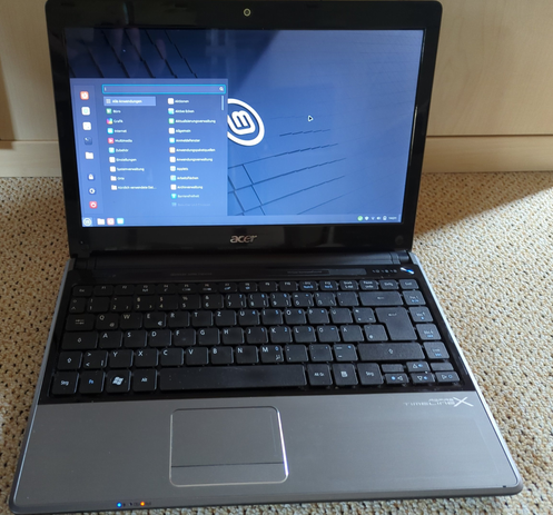 Installation von Linux Mint auf einem Notebook.