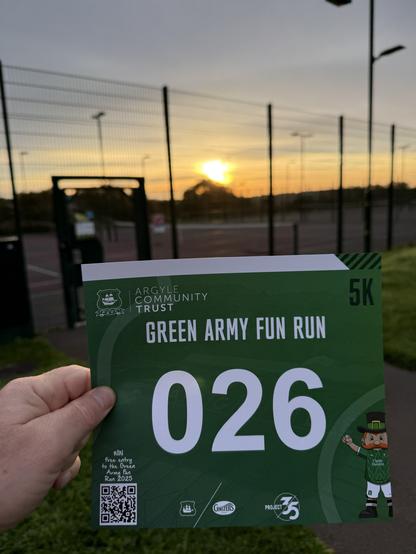 The sun was barking through as I picked up my number from registration in Central Park.