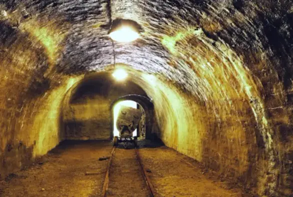 Una galleria di una miniera