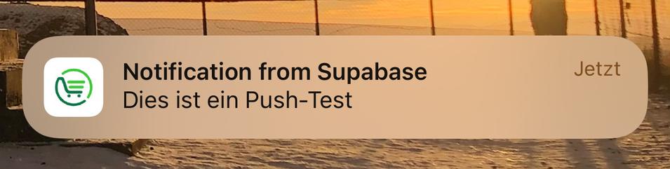 Man sieht eine Push-Notification auf einem iPhone. Links das App Icon von Lenas Einkaufsliste. Rechts der Text: Notification from Supabase. Dies ist ein Push-Test
