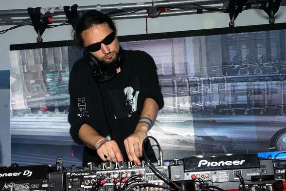Hideoyoshi playing music on stage