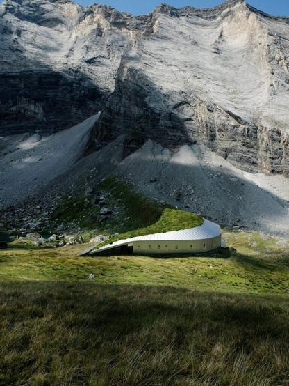 la-reconstruction-du-refuge-du-cirque-de-barroude-dans-les-pyrenees-snohetta-1