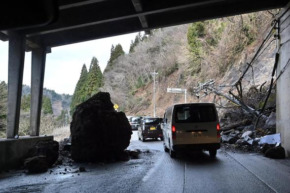 photo - on the approach to Wajima, fallen boulders partially blocked roads