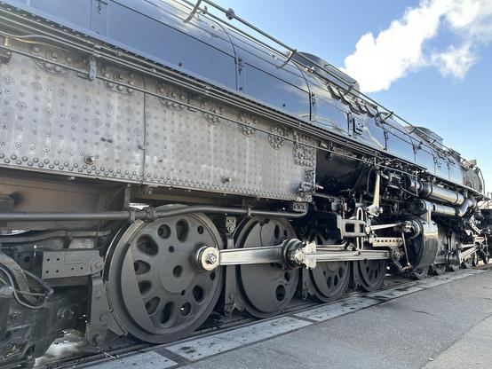 Sorry, I thought I had alt text done  but the please caption bot yelled at me. This is a close-up on the right side of the big boy locomotive.