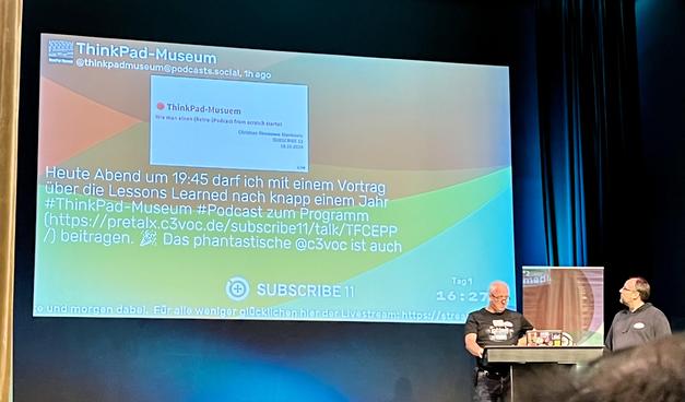 Eine Leinwand, auf der ein vorheriger Toot des Autors zu sehen ist.