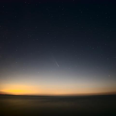 A wide angle shot of the comet and starry sky above a lake. The light orange "afterglow" is visible over the horizon and fades into the night sky.

f1.7, iso200, 30 sec, 9mm