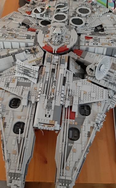 Klemmbaustein Millennium Falke. Komplett aufgebaut