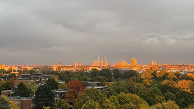 The last rays of the setting Sun hit the city centre of Hanover and make everything orange.