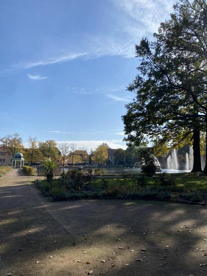 Blick zum kleinen Kurpavillon mit Büste von Christiane von Goethe