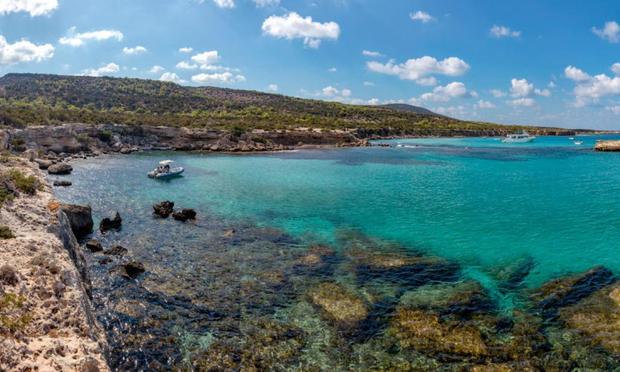 Laguna azul en la península de Akamas en Chipre. (Dukas/Universal Images Group via)