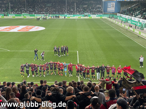 FCN-Spieler feiern nach dem 4:0-Sieg im Frankenderby