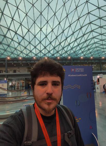 A selfie inside the codemotion venue