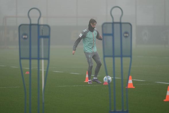 Oliver Deman am Ball beim Individualtraining.