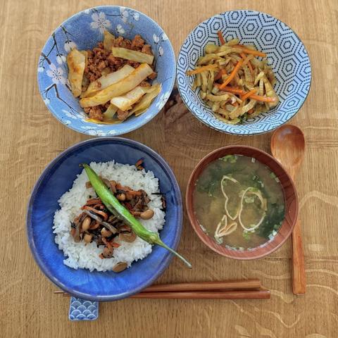 A close-up of my bowls with the food as described in the post.