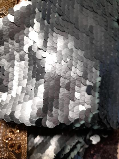 Difficult to photograph: A sequin fabric in a cold green. It shouted at me: I want to become a fish!