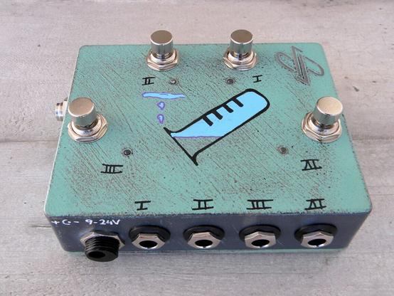 4 way instrument splitter-switcher, fully isolated, with foot-switches