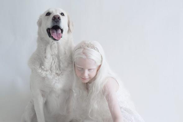 l-etrange-beaute-porcelaine-des-albinos-avec-ces-portraits-magnifiques-de-personnes-atteintes-d-albinisme-par-Yulia-Taits-1