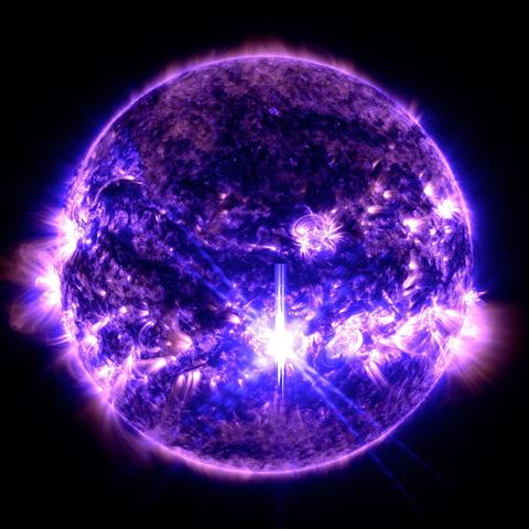 Sun_Emits_X9_0_Flare_on_October_3,_2024_(SVS14701_-_SDO_10-03-24_1219UTC_131-171_Blue_4k).jpg