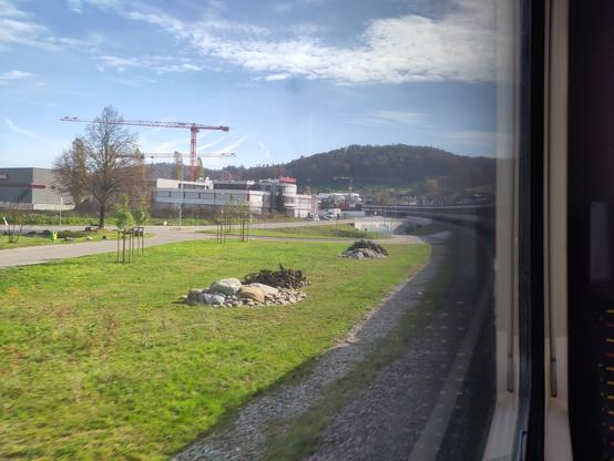 Foto. Ein Zug in einer Kurve.