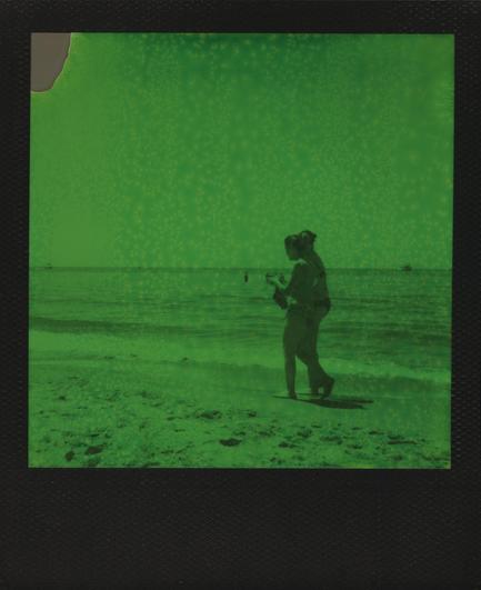 Shore girlfriends
Autumn Polaroid Week 2024

Camera: Polaroid I-2
Film: Polaroid Duochrome Black & Green