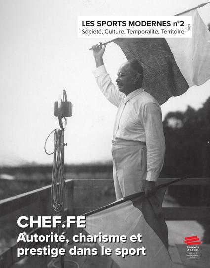 Cover of the second issue of the jpurnal ‘Les Sports Modernes: Societé, Culture, Temporalité, Territoire’, published in 2024. The theme of this issue is “Autorité, charisme et prestige dans le sport”. The cover features a photograph of a man dressed in white trousers and a buttoned shirt, in front of an old-style microphone, raising a bicolour flag with his right hand, with another bicolour flag lowered in his left hand.