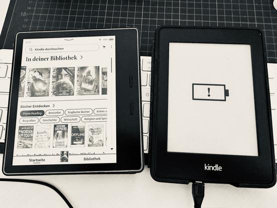 Foto: Meine beiden ersten E-Book Reader: Kindle Paperwhite 1 und Kindle Oasis 1.