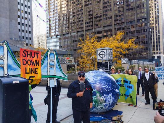 Bad River Tribal Elder Joe Bates addresses a rally crowd outside the Canadian consulate in Chicago