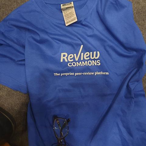 Blur tshirt saying "Review Commons The preprint peer-review platform"