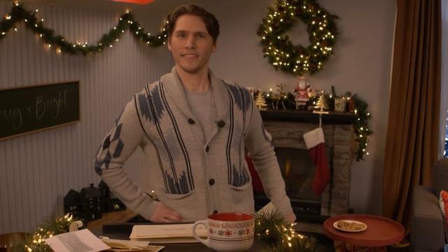 jerma985 with hand on hip , swiveling his hip to the side