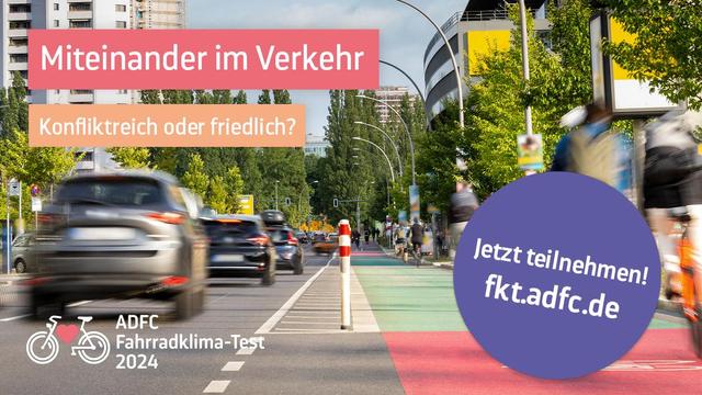 Eine Straße, die zwischen Häusern und Bäumen verläuft. Links im Bild befindet sich eine Fahrspur mit PKW, rechts daneben, durch Sperrfläche abgetrennt, eine komfortabel breite Spur für und mit Radfahrenden.

Beschriftung (oben links):
Miteinander im Verkehr
Konfliktreich oder friedlich?

Unten links: ein stilisiertes Fahrrad mit einem roten Herz; ADFC Fahrradklima-Test 2024

Unten rechts: ein Störer mit Beschriftung: Jetzt teilnehmen! fkt.adfc.de